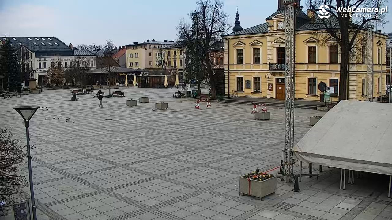 Nowy Targ - widok na Rynek - 17 kwiecień 2026, 12:25
