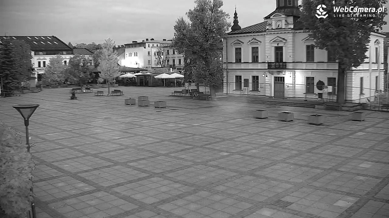 Nowy Targ - widok na Rynek - 14 październik 2025, 06:36