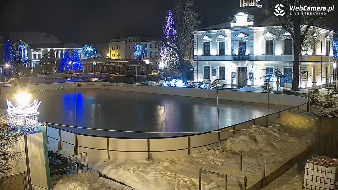 Nowy Targ - widok na Rynek - 16 styczeń 2026, 23:43