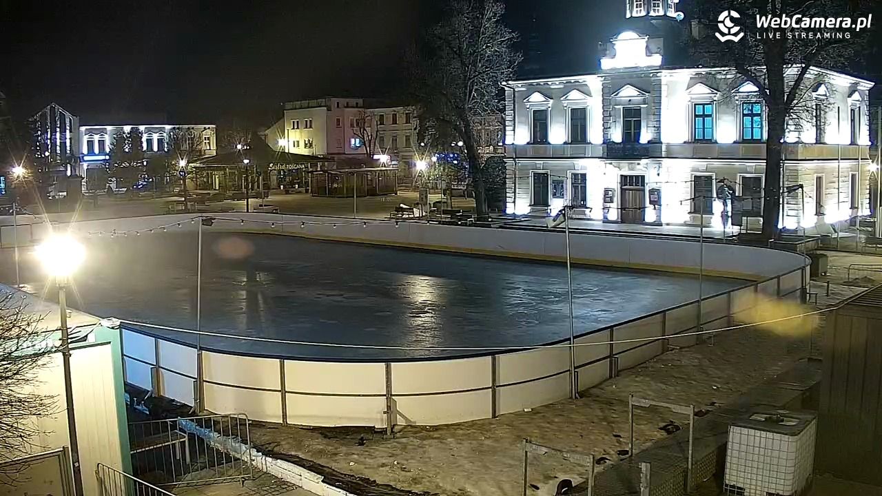 Nowy Targ - widok na Rynek - 04 marzec 2026, 23:37