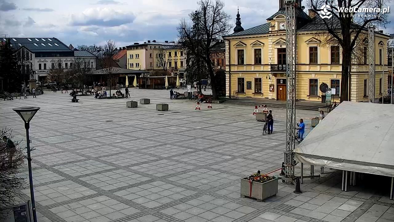 Nowy Targ - widok na Rynek - 19 kwiecień 2026, 14:18