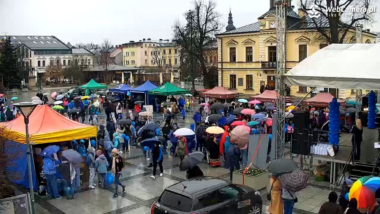 Nowy Targ - widok na Rynek - 15 kwiecień 2026, 10:06