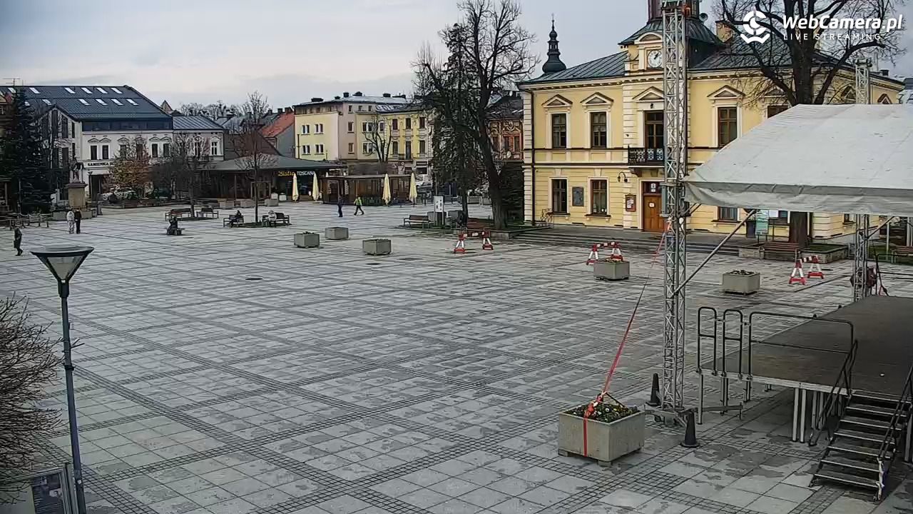 Nowy Targ - widok na Rynek - 15 kwiecień 2026, 13:06