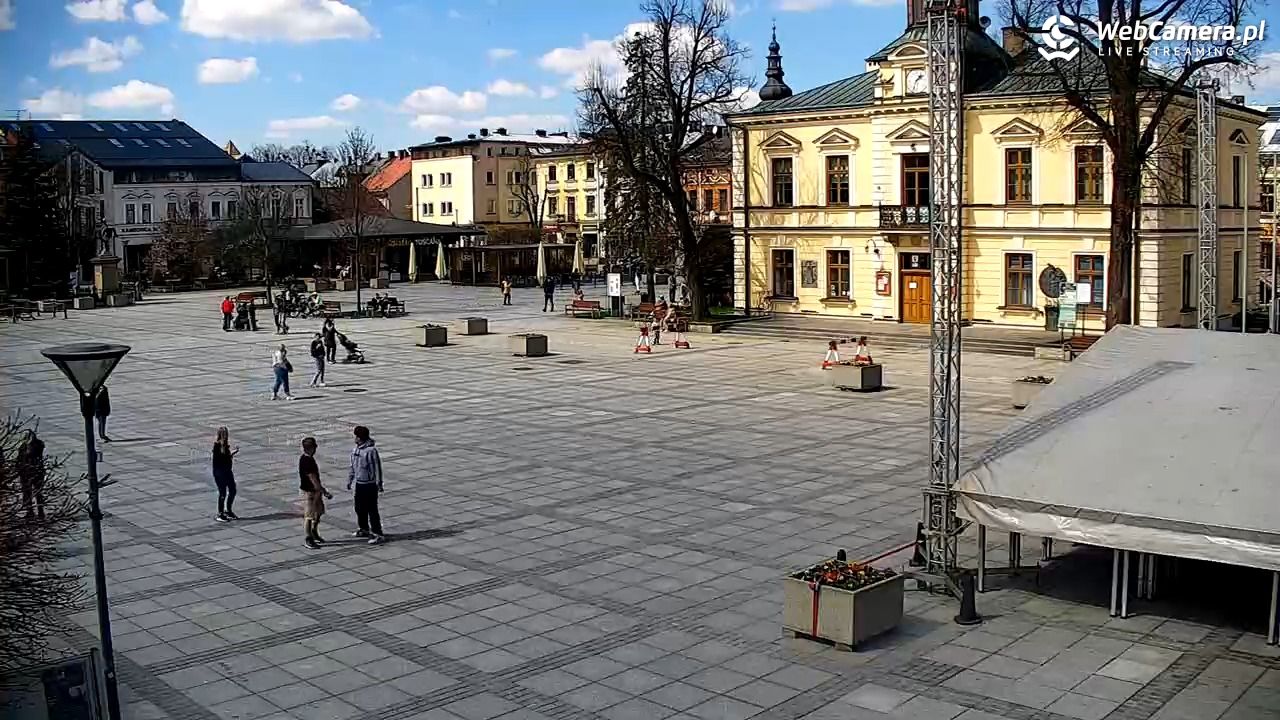Nowy Targ - widok na Rynek - 18 kwiecień 2026, 13:35