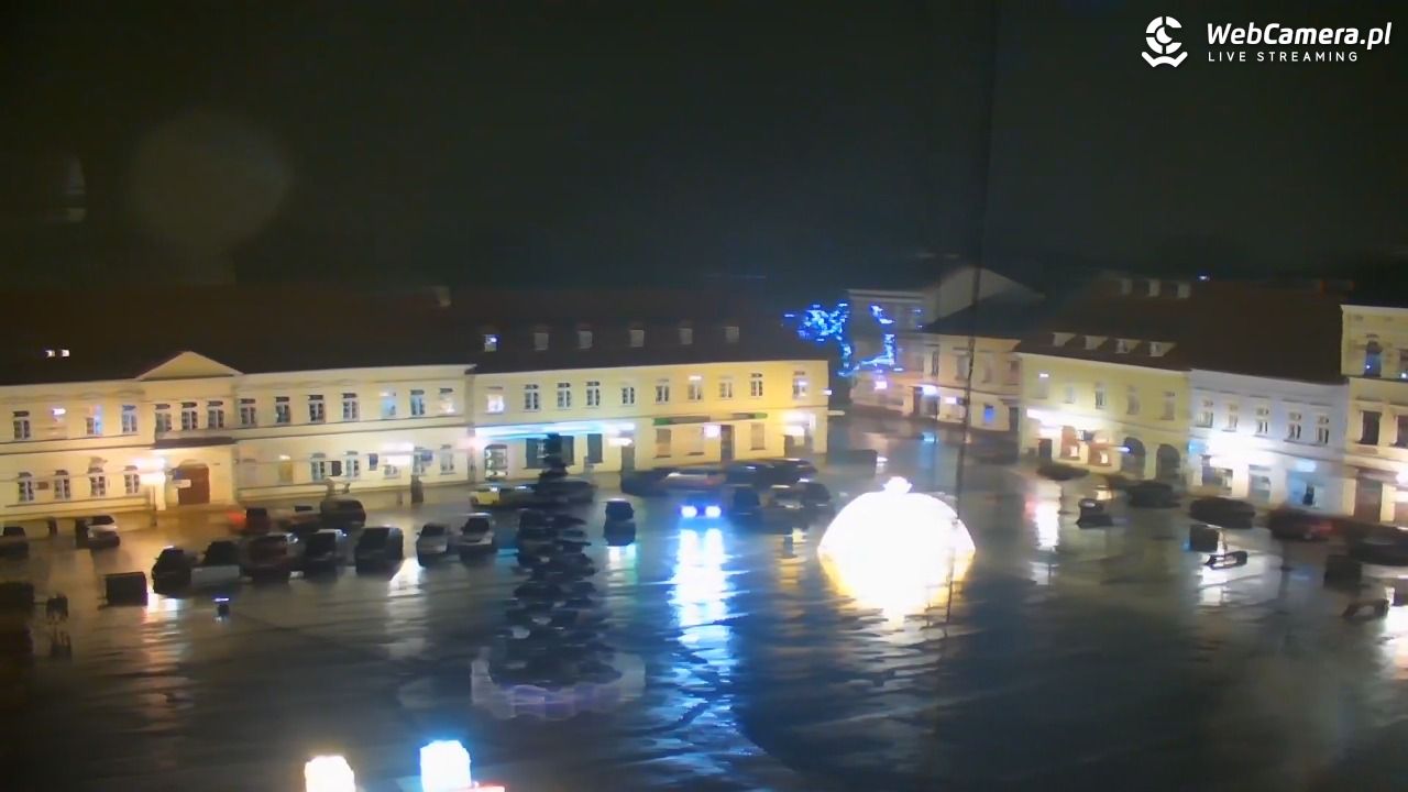 OŚWIĘCIM - widok na Rynek - 05 grudzień 2025, 18:10