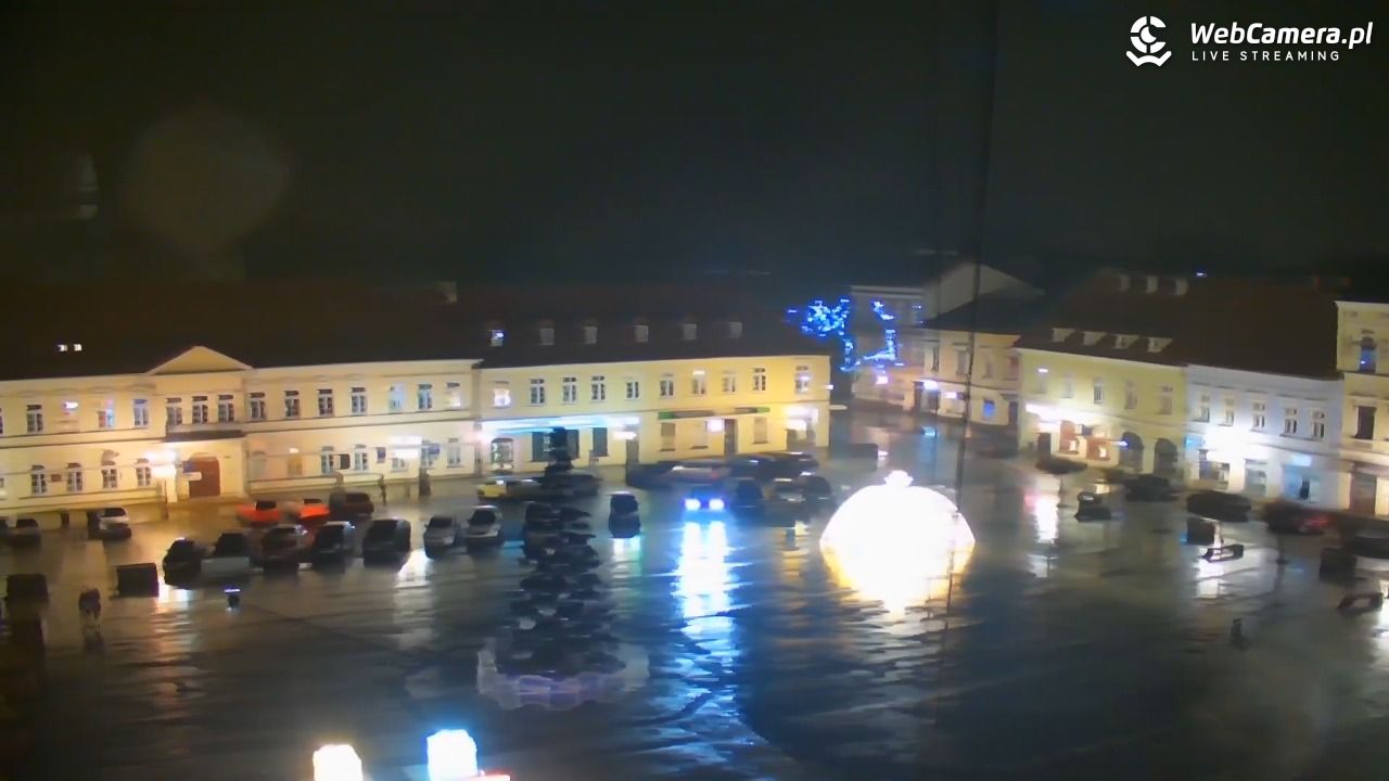 OŚWIĘCIM - widok na Rynek - 05 grudzień 2025, 18:10