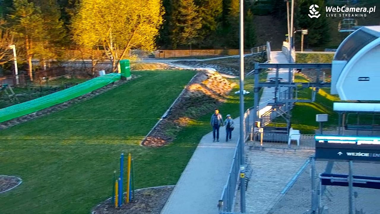 Szczawnica Palenica - widok na dolną stacje - 26 kwiecień 2026, 19:23