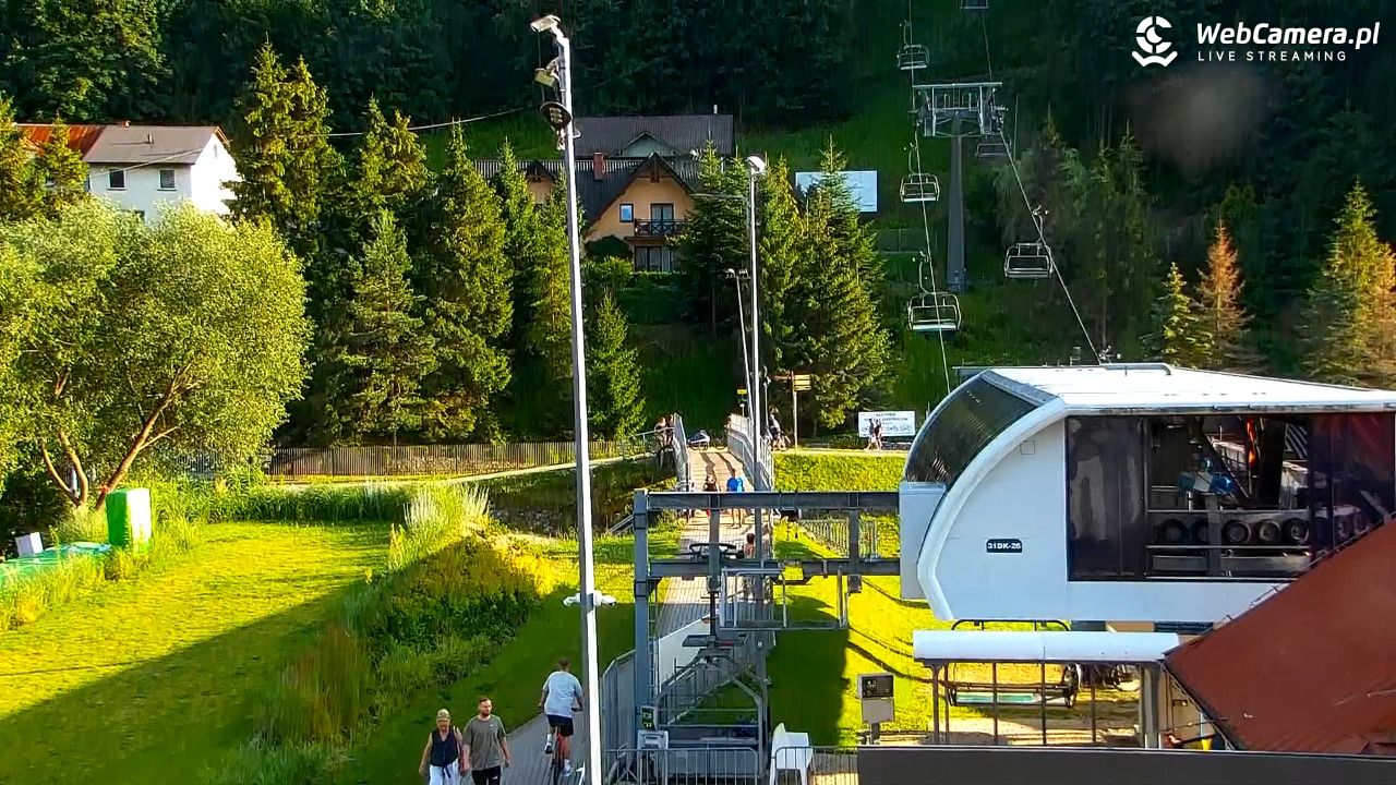 Szczawnica Palenica - widok na dolną stacje - 18 lipiec 2026, 18:39