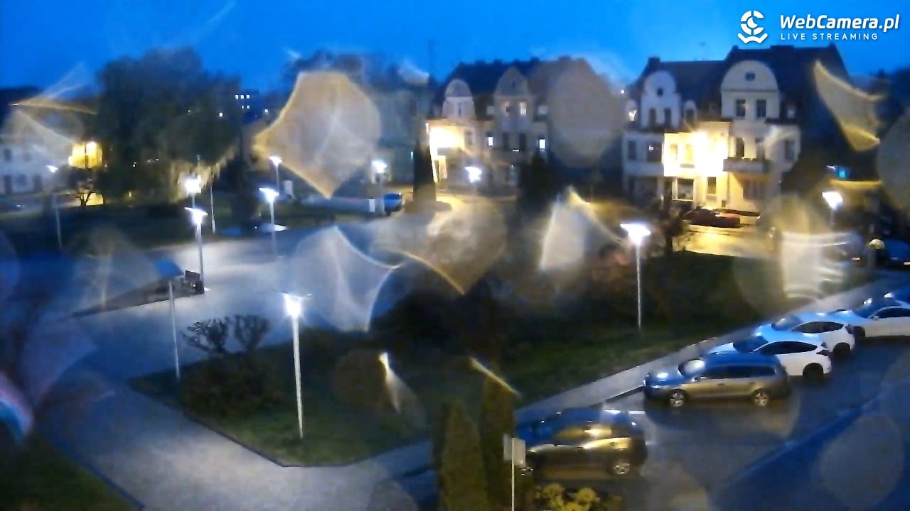 RAKONIEWICE - widok na Plac Powstańców Wielkopolskich - 19 kwiecień 2026, 20:24