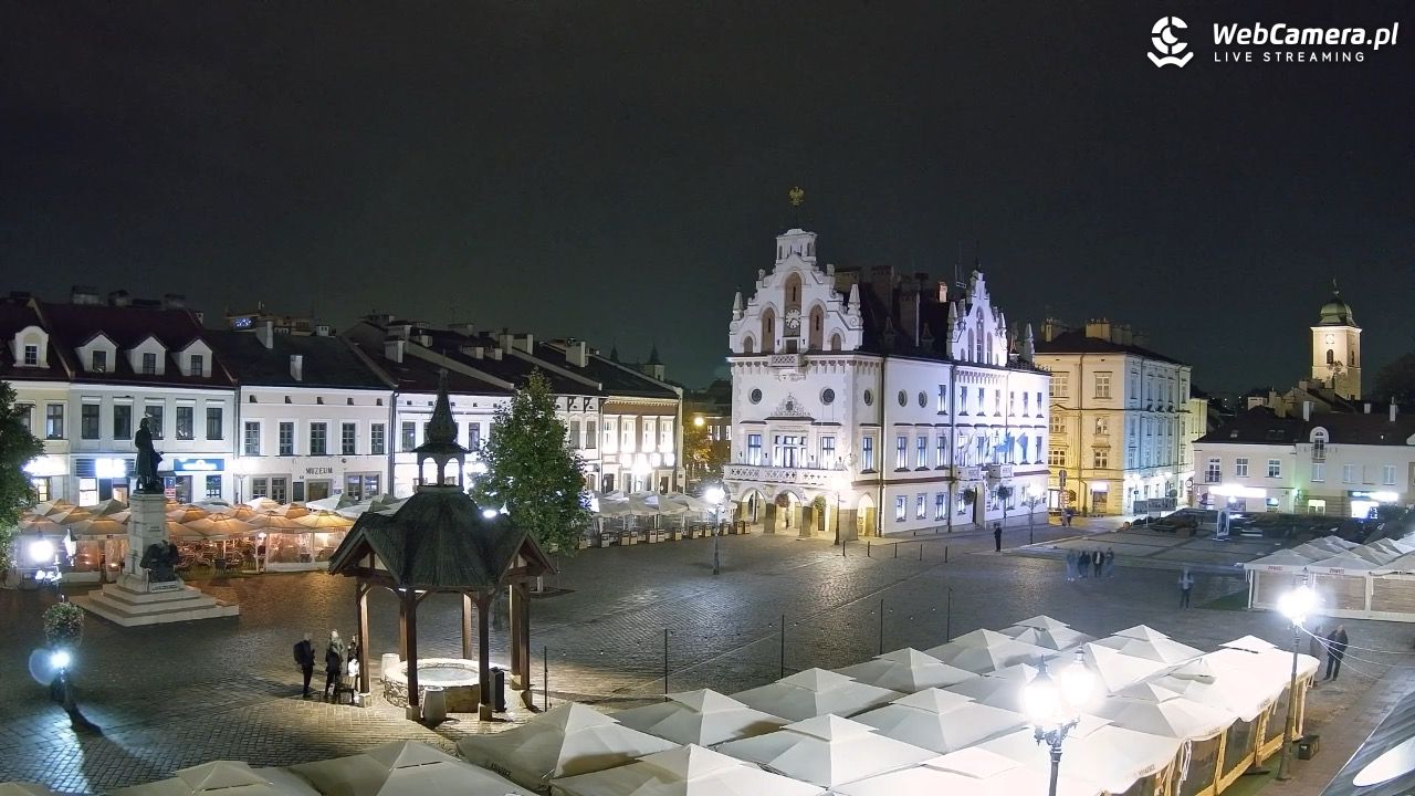 Rzeszów - Stary Rynek i Ratusz - 16 październik 2025, 19:19