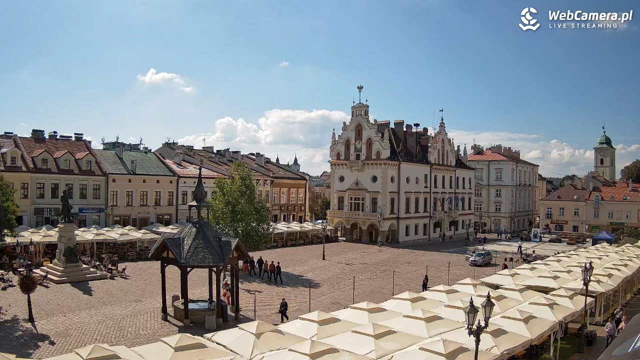 Rzeszów - Stary Rynek i Ratusz - 13 wresień 2026, 13:03