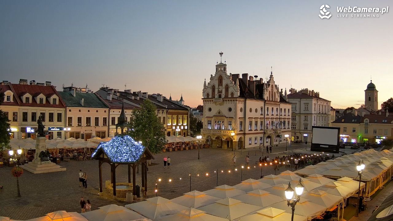 Rzeszów - Stary Rynek i Ratusz - 28 lipiec 2026, 20:49