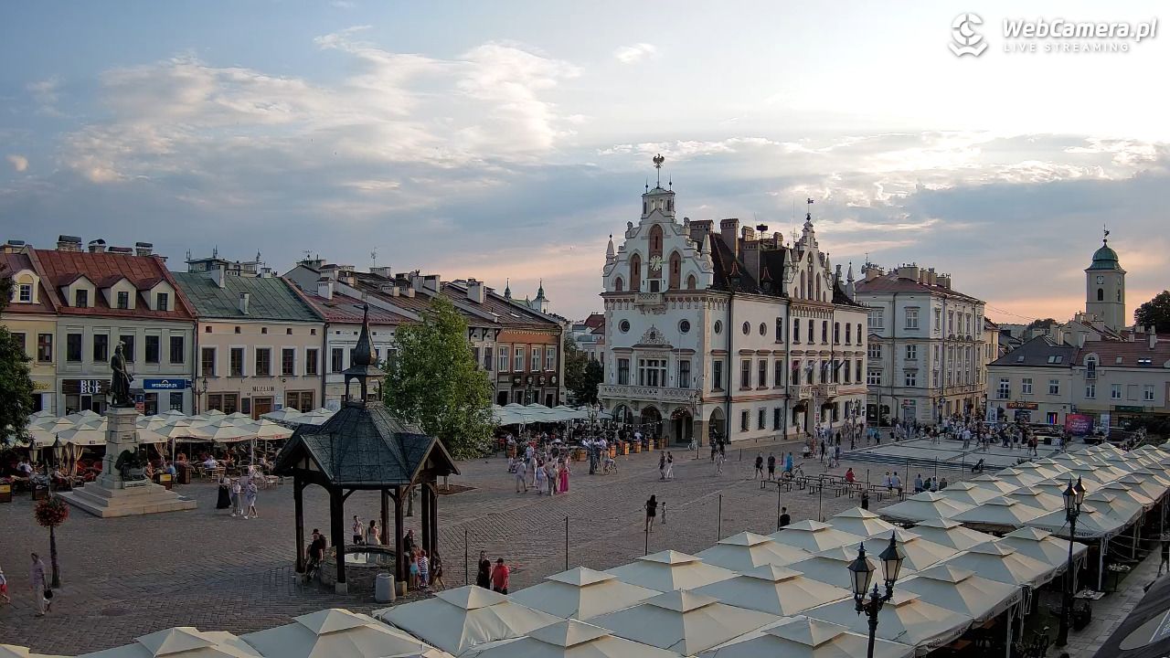 Rzeszów - Stary Rynek i Ratusz - 26 lipiec 2026, 19:02