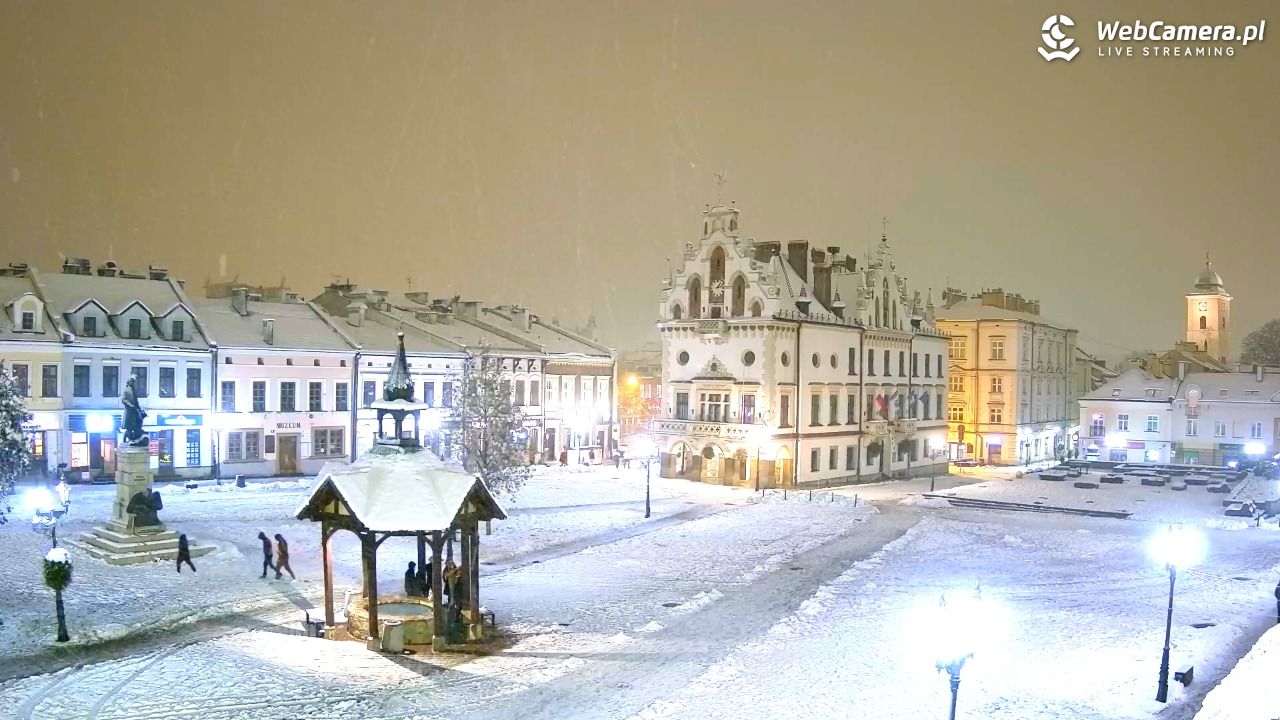 Rzeszów - Stary Rynek i Ratusz - 23 listopad 2025, 01:14