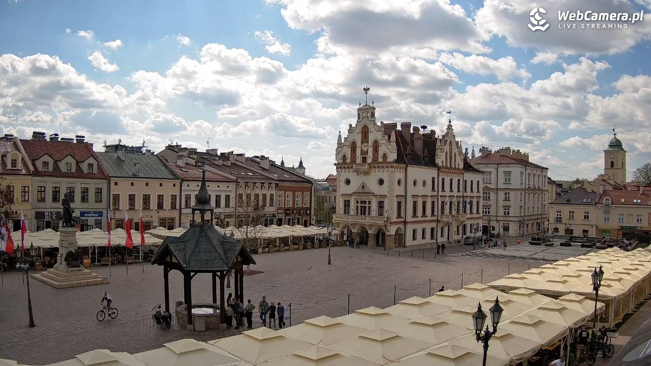 Rzeszów - Stary Rynek i Ratusz - 18 kwiecień 2026, 13:57