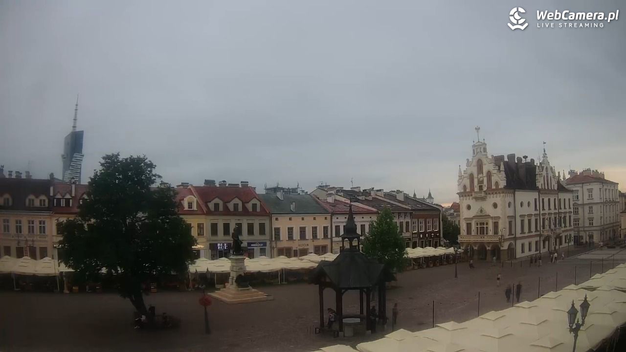 Rzeszów - Stary Rynek i Ratusz - 08 lipiec 2025, 19:17