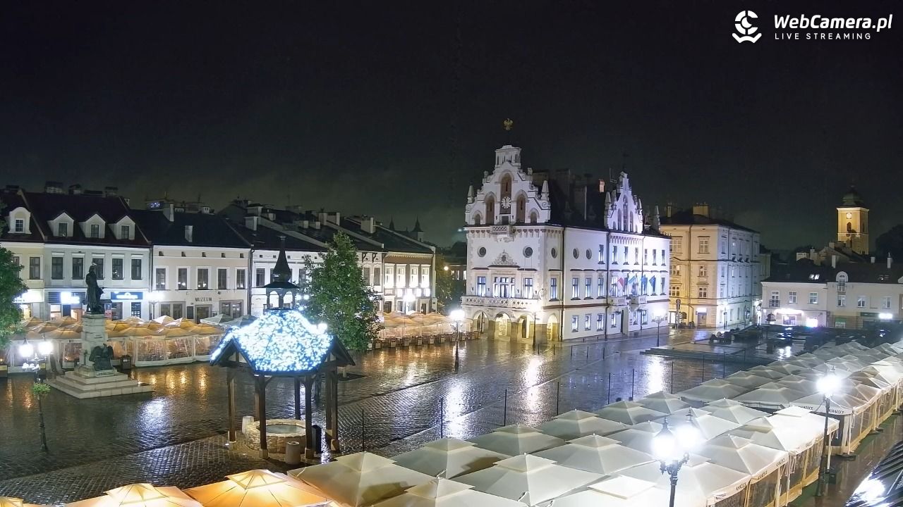 Rzeszów - Stary Rynek i Ratusz - 10 czerwiec 2026, 23:29