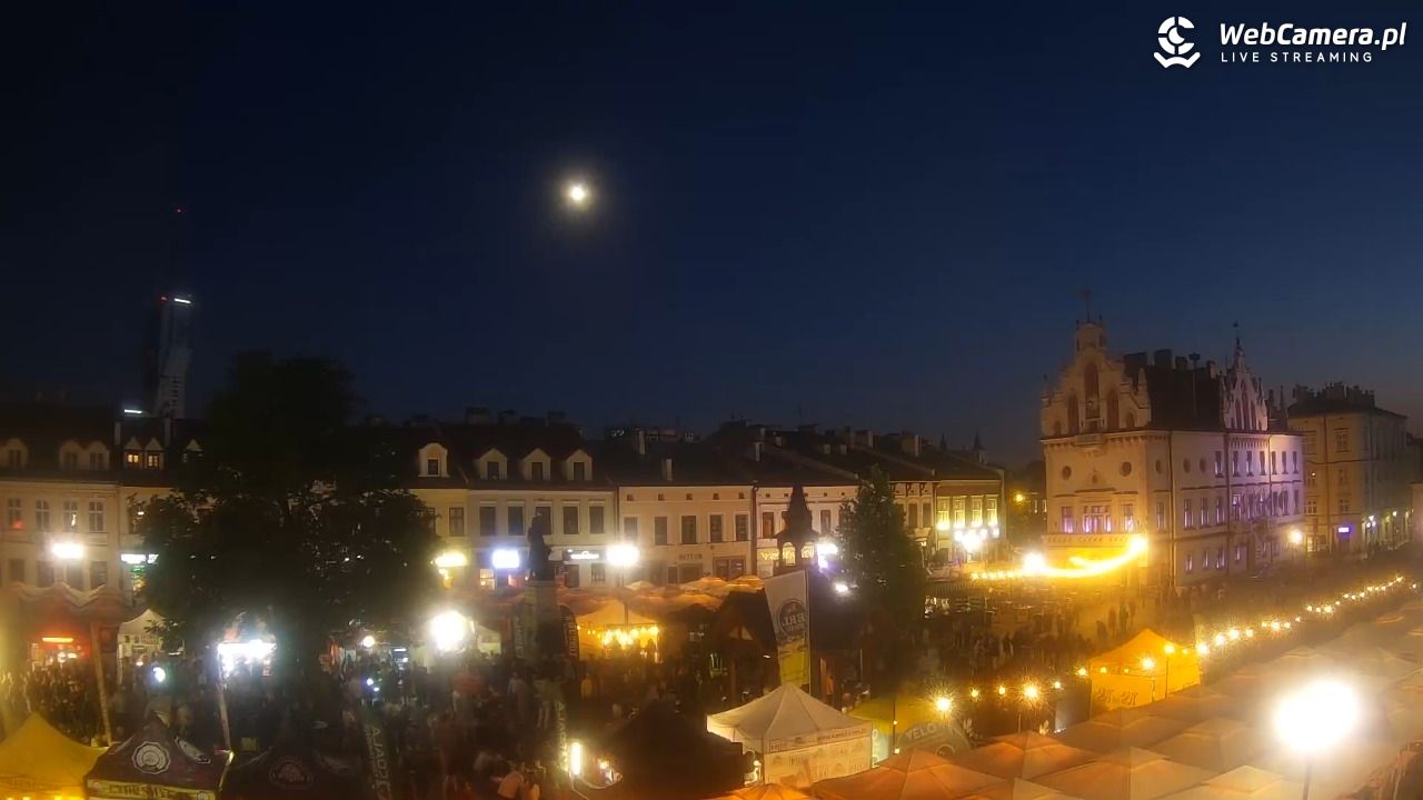 Rzeszów - Stary Rynek i Ratusz - 04 lipiec 2025, 21:33