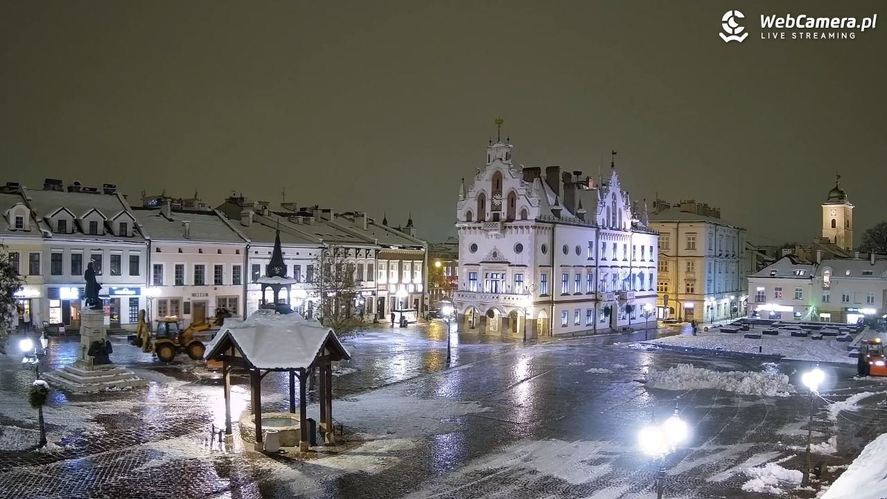 Rzeszów - Stary Rynek i Ratusz - 24 listopad 2025, 22:17