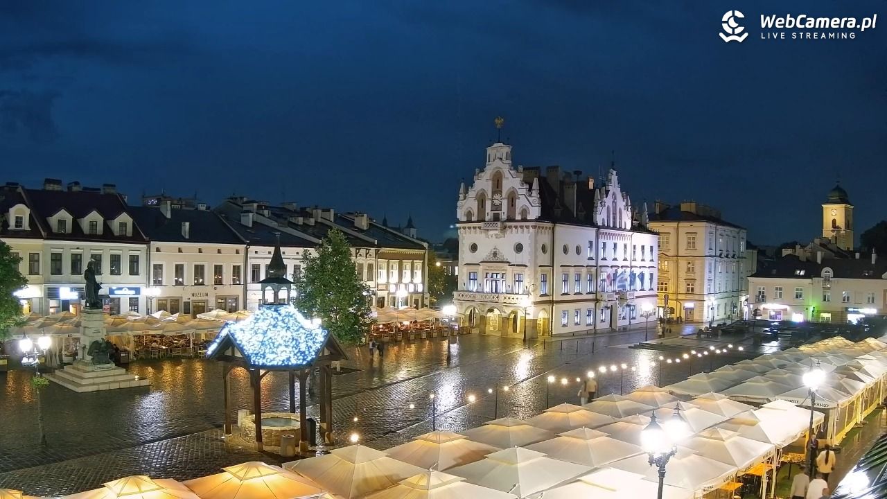 Rzeszów - Stary Rynek i Ratusz - 10 czerwiec 2026, 21:21