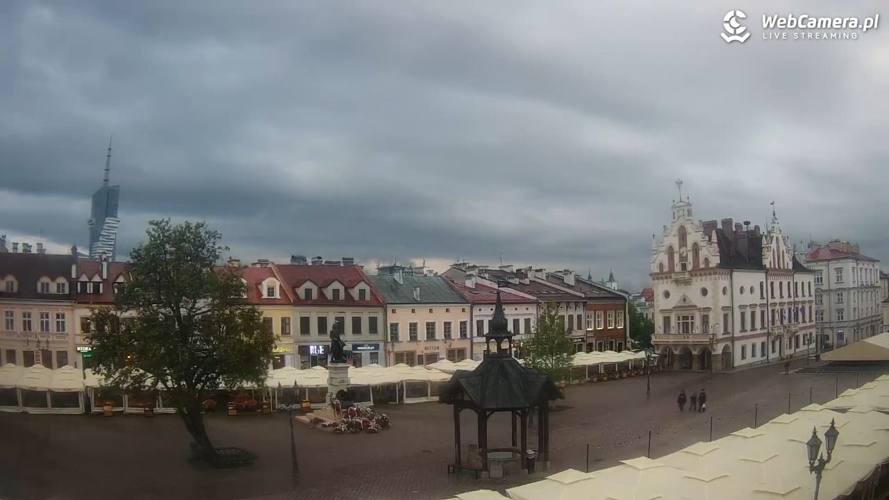 Rzeszów - Stary Rynek i Ratusz - 10 maj 2025, 19:33