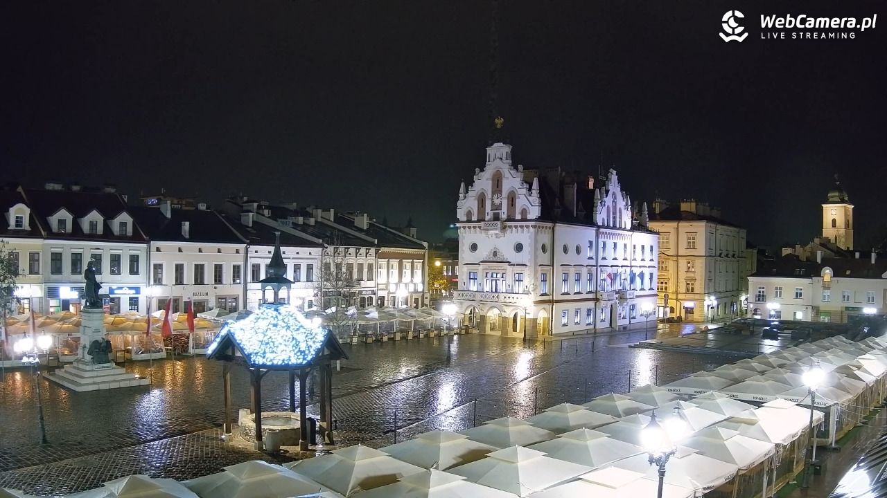 Rzeszów - Stary Rynek i Ratusz - 20 kwiecień 2026, 00:10