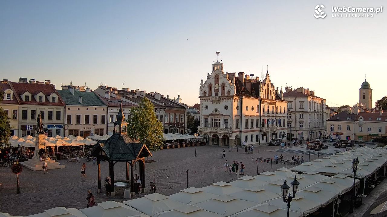 Rzeszów - Stary Rynek i Ratusz - 29 lipiec 2026, 19:41