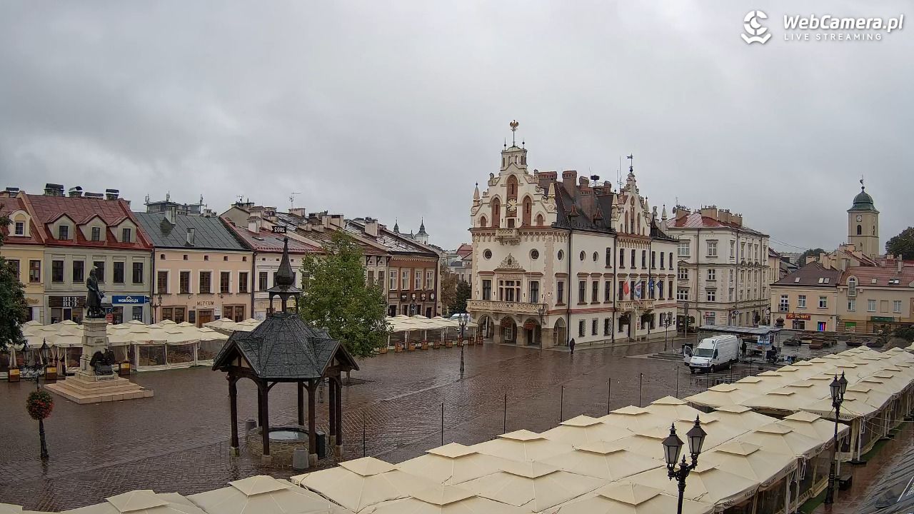 Rzeszów - Stary Rynek i Ratusz - 12 wresień 2026, 07:49