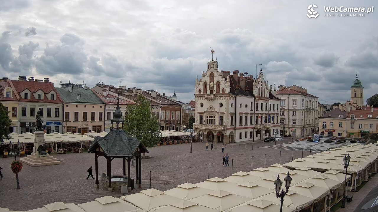 Rzeszów - Stary Rynek i Ratusz - 14 wresień 2026, 12:27