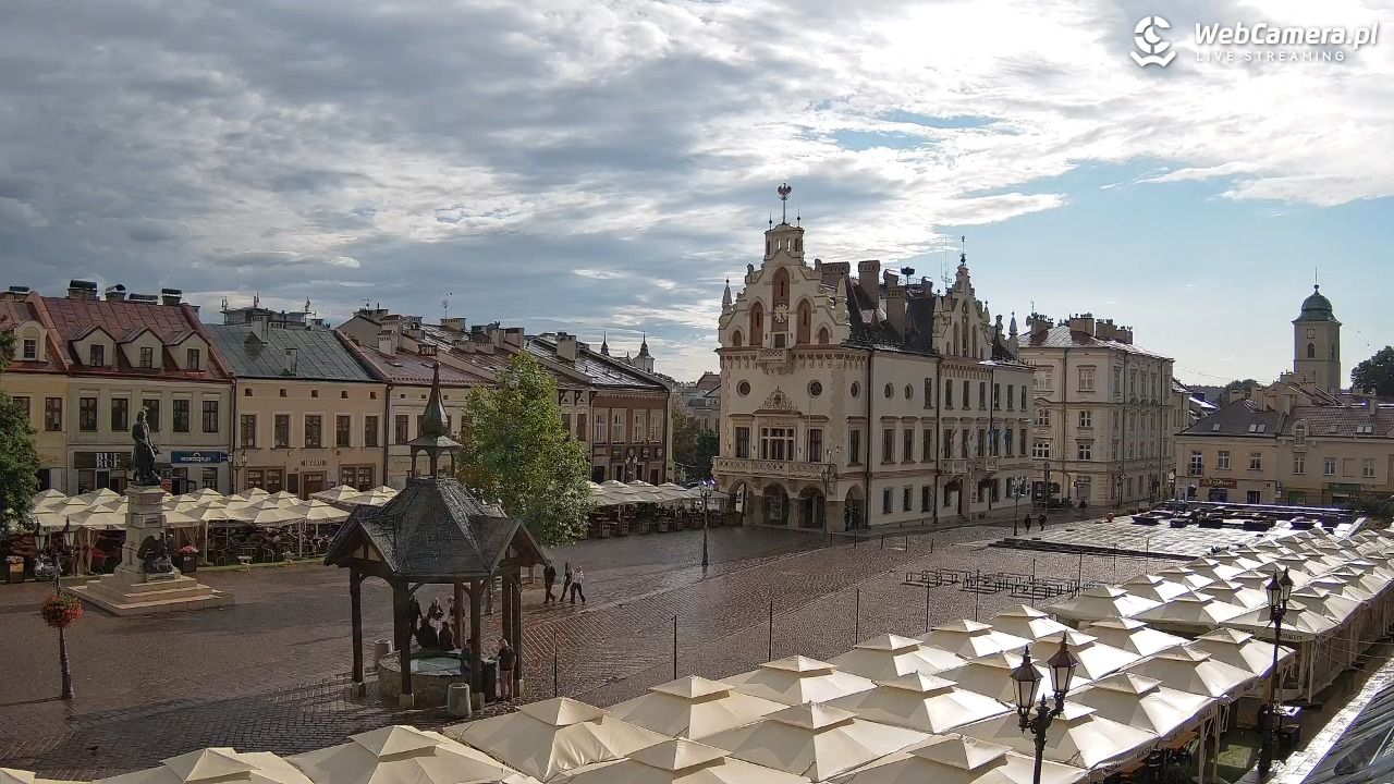 Rzeszów - Stary Rynek i Ratusz - 27 lipiec 2026, 17:24