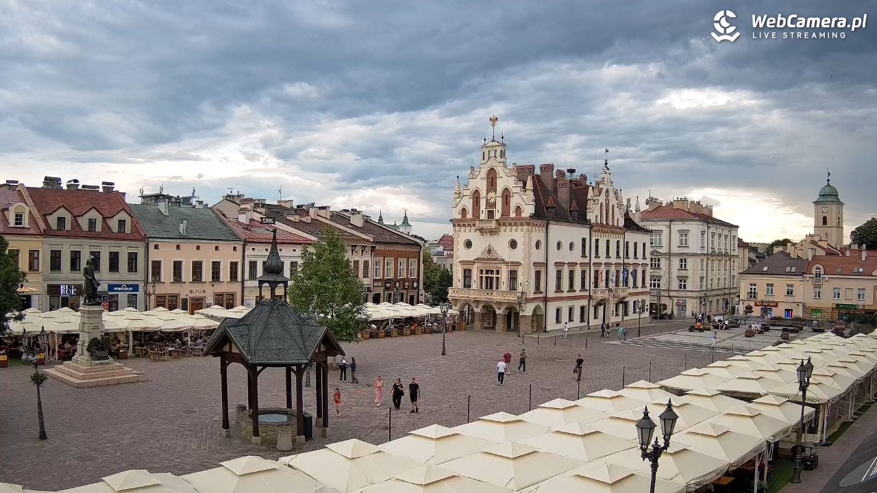 Rzeszów - Stary Rynek i Ratusz - 09 czerwiec 2026, 19:18