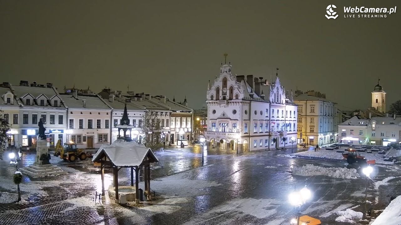 Rzeszów - Stary Rynek i Ratusz - 24 listopad 2025, 22:17