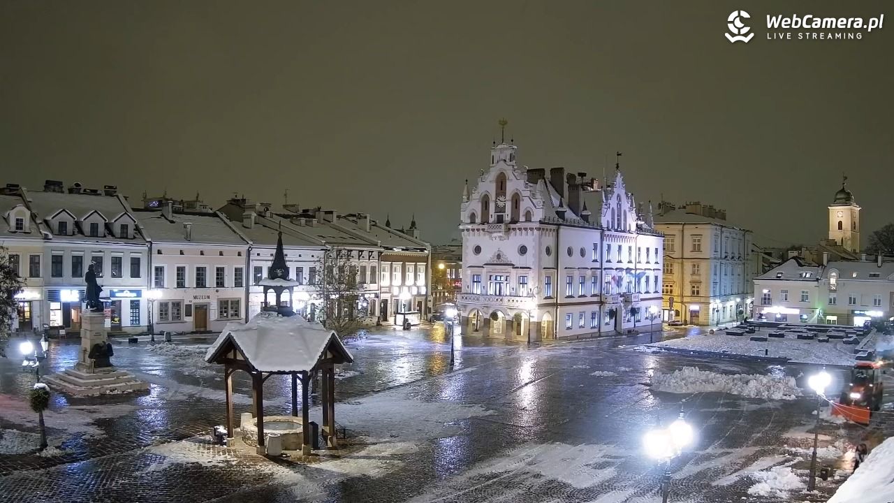 Rzeszów - Stary Rynek i Ratusz - 24 listopad 2025, 22:18