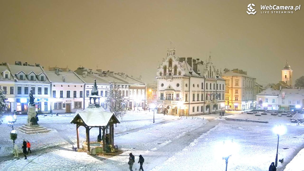 Rzeszów - Stary Rynek i Ratusz - 23 listopad 2025, 01:15