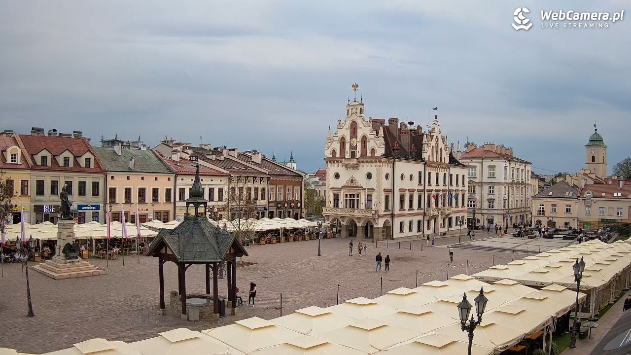 Rzeszów - Stary Rynek i Ratusz - 19 kwiecień 2026, 18:54