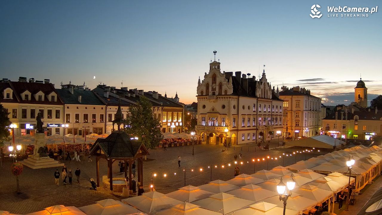 Rzeszów - Stary Rynek i Ratusz - 16 wresień 2026, 19:15
