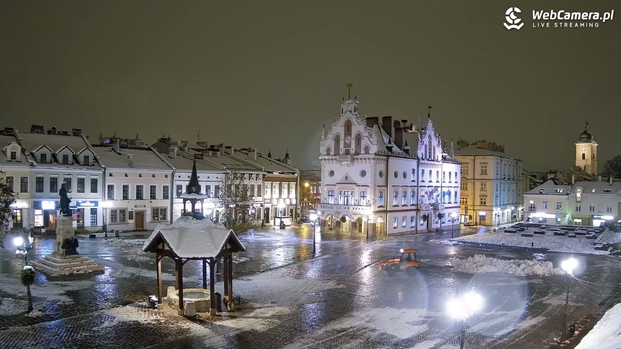 Rzeszów - Stary Rynek i Ratusz - 24 listopad 2025, 22:23
