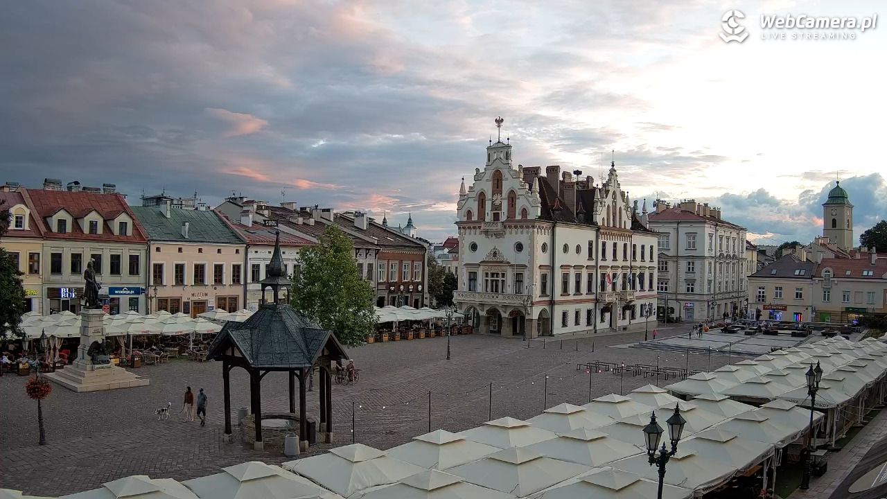 Rzeszów - Stary Rynek i Ratusz - 27 lipiec 2026, 20:04