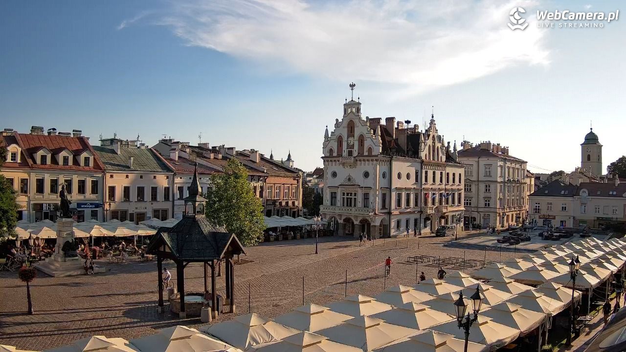 Rzeszów - Stary Rynek i Ratusz - 29 lipiec 2026, 18:47