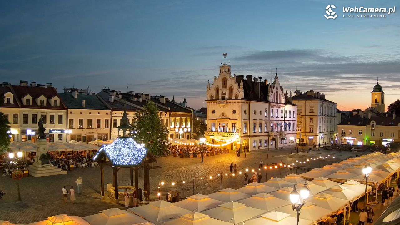 Rzeszów - Stary Rynek i Ratusz - 25 lipiec 2026, 21:03