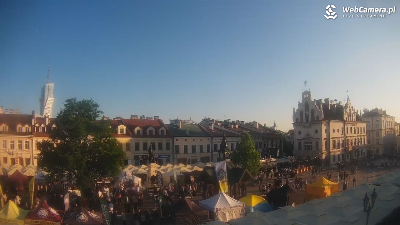 Rzeszów - Stary Rynek i Ratusz - 04 lipiec 2025, 19:27