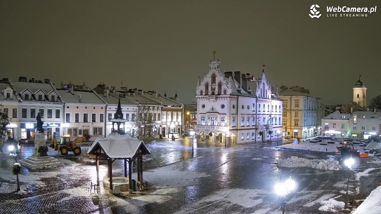 Rzeszów - Stary Rynek i Ratusz - 24 listopad 2025, 22:17