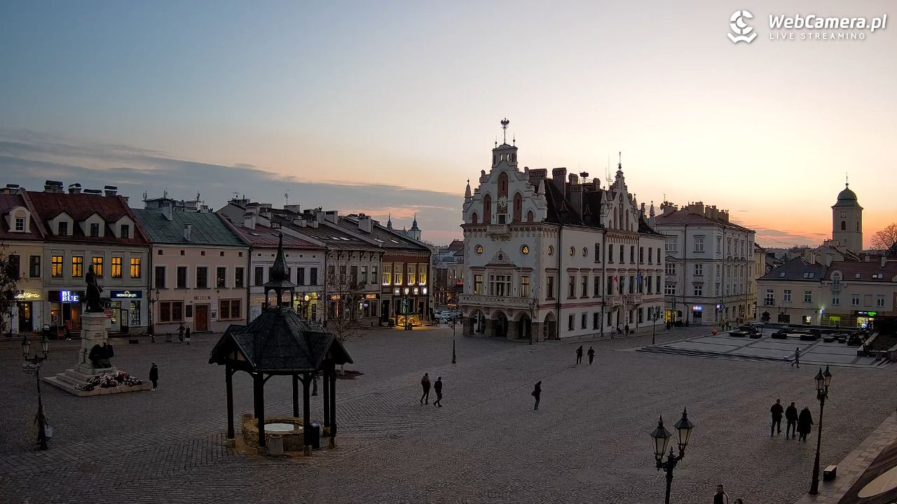 Rzeszów - Stary Rynek i Ratusz - 04 marzec 2026, 17:34