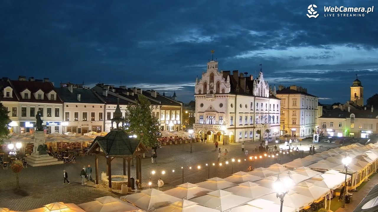 Rzeszów - Stary Rynek i Ratusz - 13 wresień 2026, 19:29