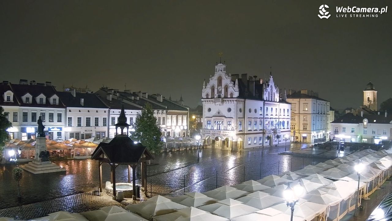 Rzeszów - Stary Rynek i Ratusz - 14 październik 2025, 19:14