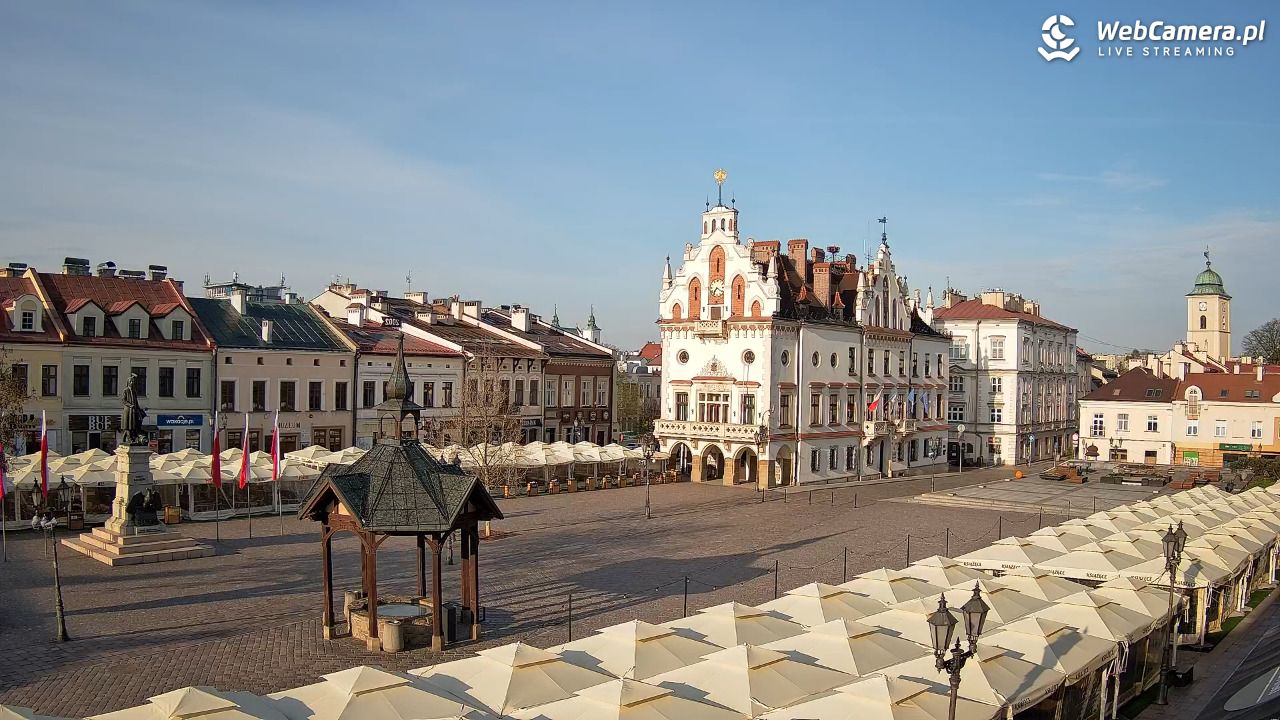 Rzeszów - Stary Rynek i Ratusz - 19 kwiecień 2026, 07:21