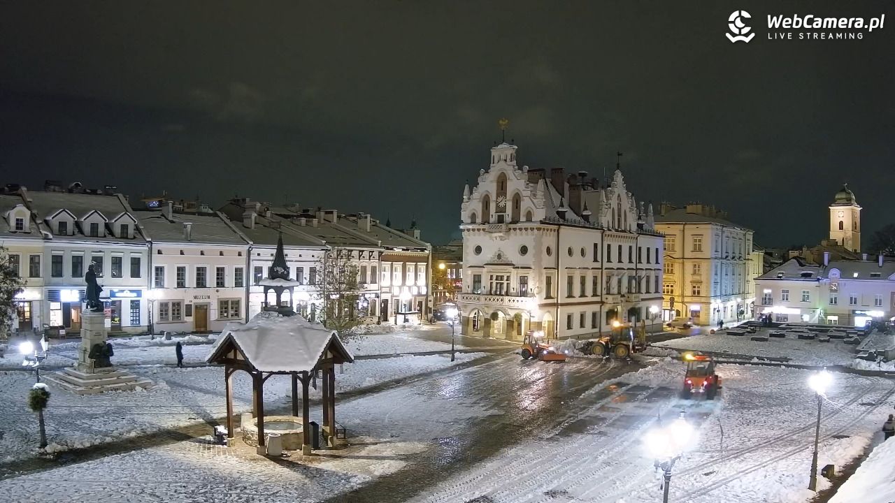 Rzeszów - Stary Rynek i Ratusz - 24 listopad 2025, 20:08
