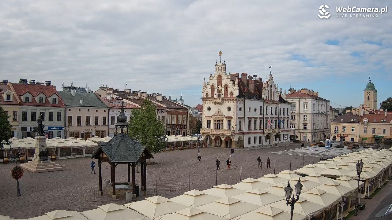 Rzeszów - Stary Rynek i Ratusz - 13 wresień 2026, 09:39