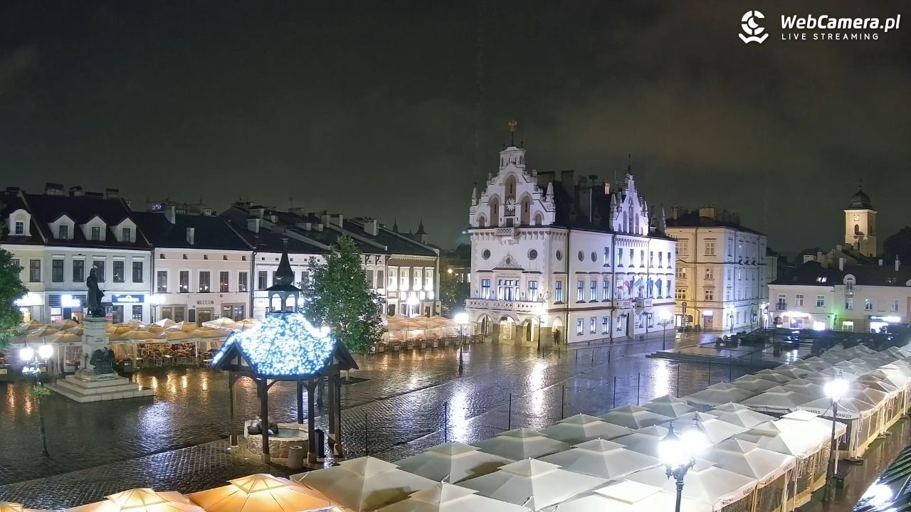 Rzeszów - Stary Rynek i Ratusz - 10 czerwiec 2026, 22:48