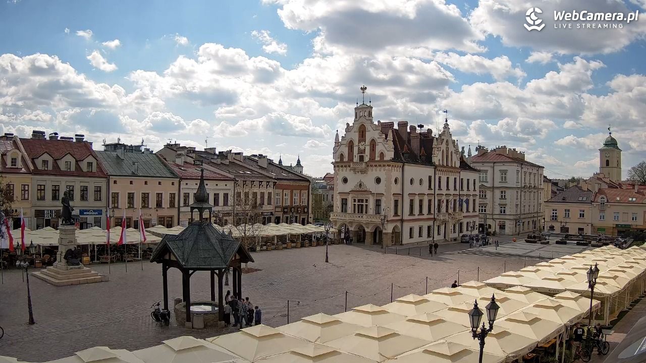 Rzeszów - Stary Rynek i Ratusz - 18 kwiecień 2026, 13:57
